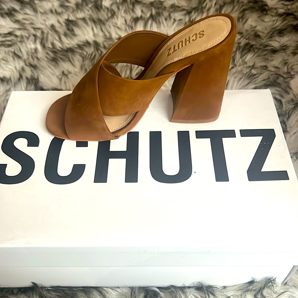 Schultz Sandalia Dark Caramel size 5.5 (never worn)